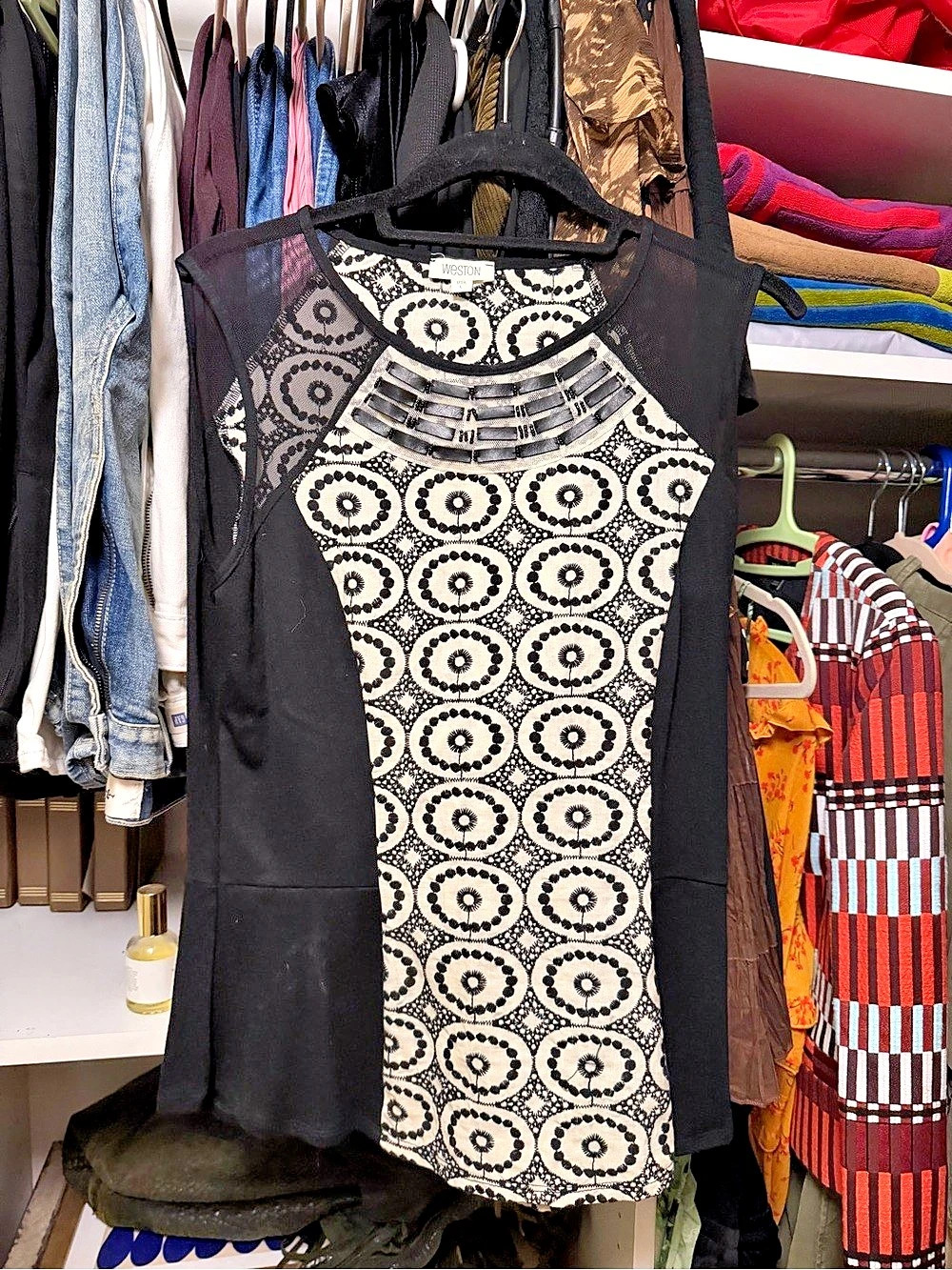 Weston Geometric embroidered and beaded top in Black & White Size large Like New